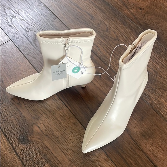 A new day boot Lonnie White Ankle Women's shoe Ae829 New size 8.5 - Picture 1 of 8